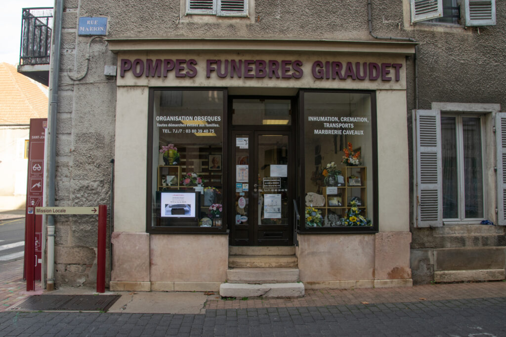 devanture pompes funebres Giraudet