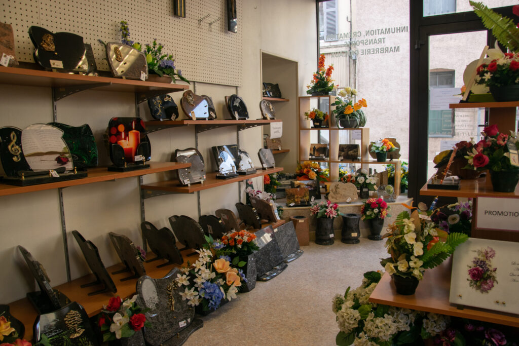 plaques et fleurs au boutique